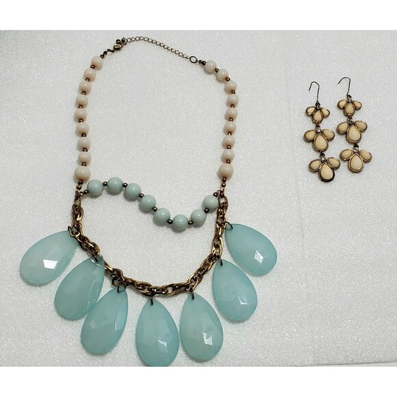Statement Necklace & Earrings Set – Aqua Blue Teardrop Beads, Cream Floral... - Picture 11 of 13